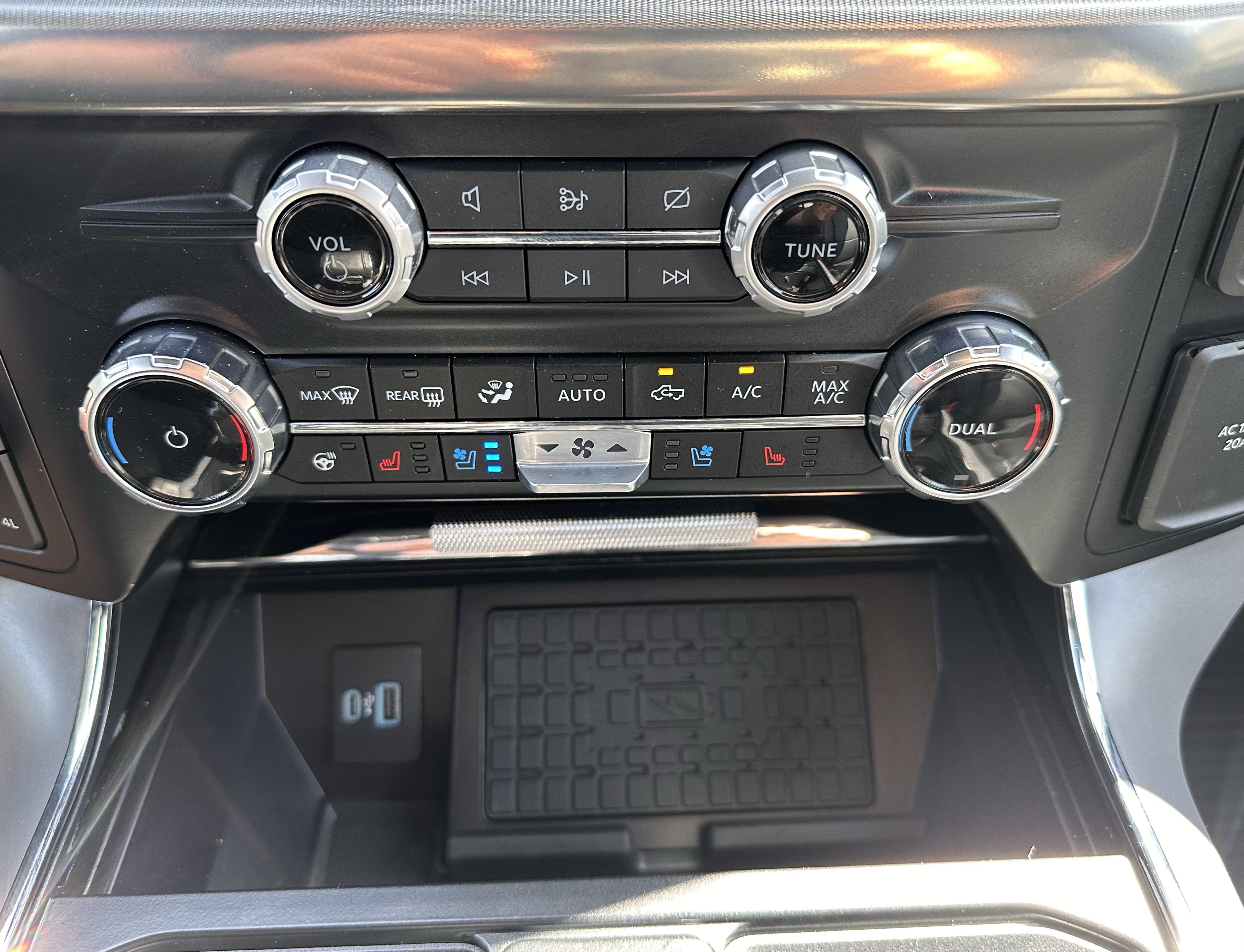 Certified 2024 Ford F150 Lariat w/ FX4 Off-Road Package AWD/4WD image 27