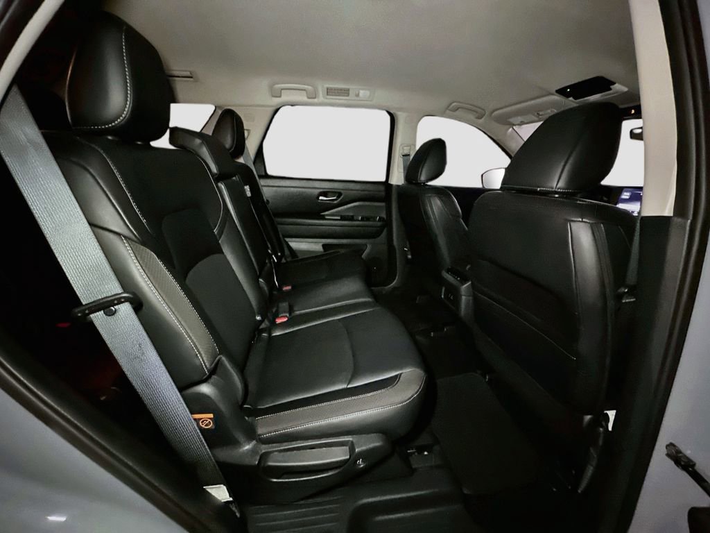 Used 2023 Nissan Pathfinder SL AWD/4WD image 37