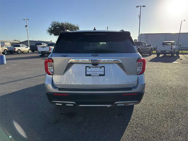 Certified 2022 Ford Explorer XLT w/ Equipment Group 202A image 4