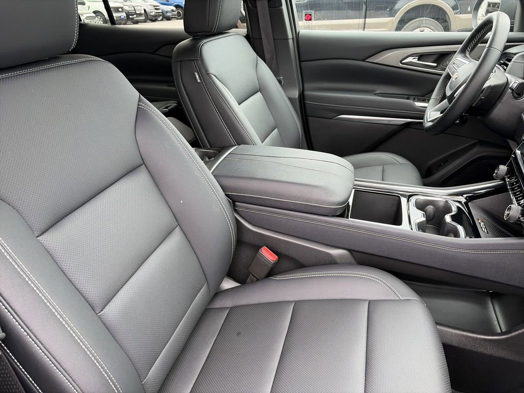 Used 2025 Chevrolet Traverse LT w/ Driver Confidence Package FWD image 36