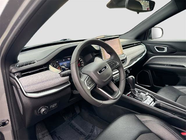 Used 2024 Jeep Compass Latitude image 9