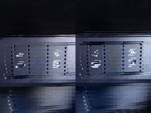 Used 2023 Toyota Prius XLE image 29