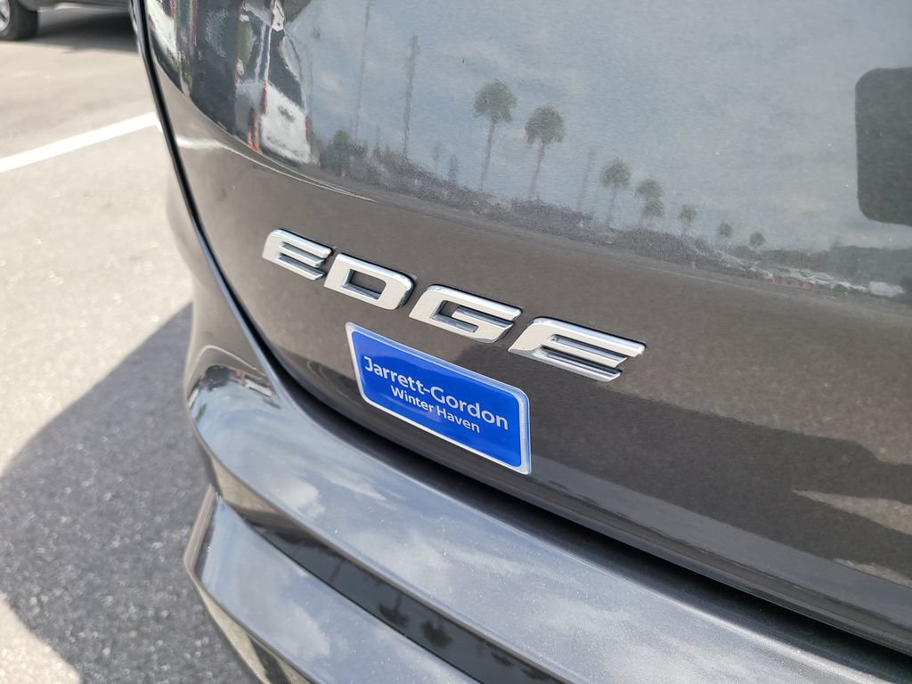 Certified 2019 Ford Edge Titanium w/ Equipment Group 301A FWD image 7