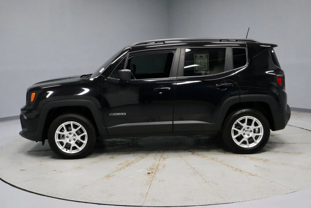 Used 2023 Jeep Renegade Latitude w/ Premium Group AWD/4WD image 8