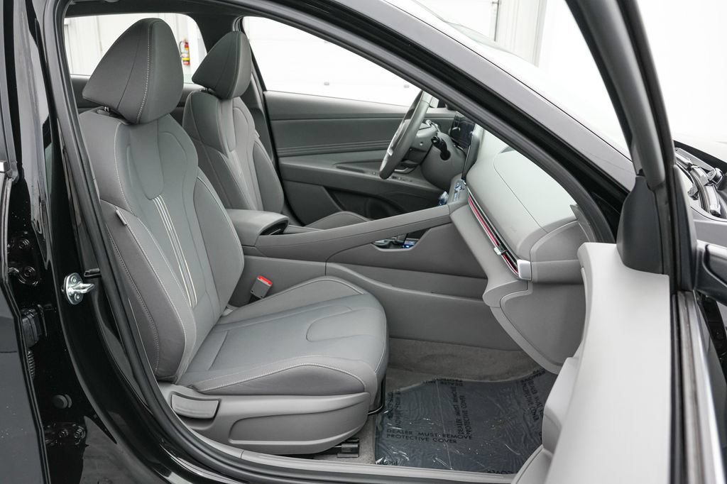 Used 2025 Hyundai Elantra SEL FWD image 22