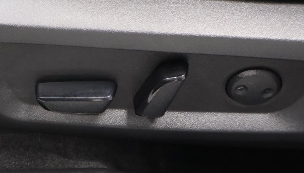 Used 2025 Mitsubishi Outlander SE FWD image 24
