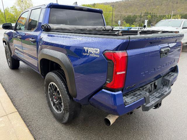 Used 2025 Toyota Tacoma TRD Off-Road AWD/4WD image 2