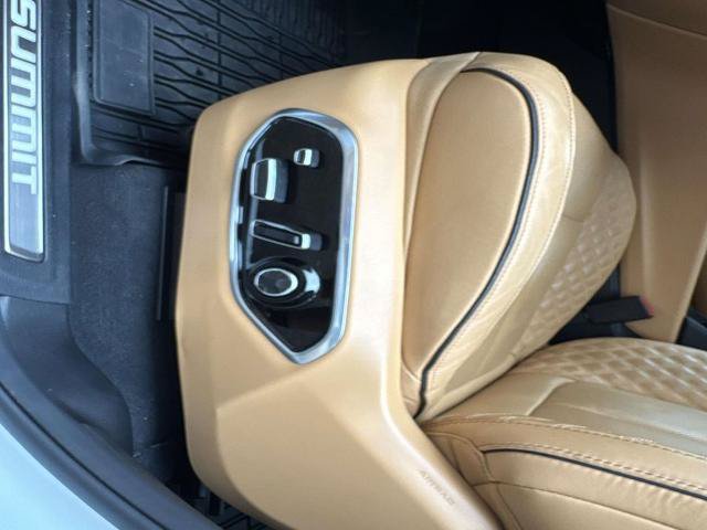Used 2025 Jeep Grand Cherokee L Summit AWD/4WD image 17
