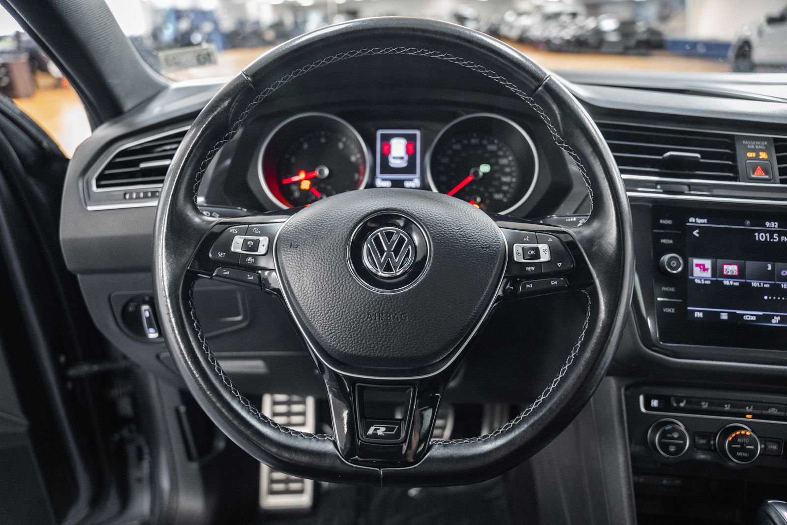 Used 2021 Volkswagen Tiguan SE R-Line image 32