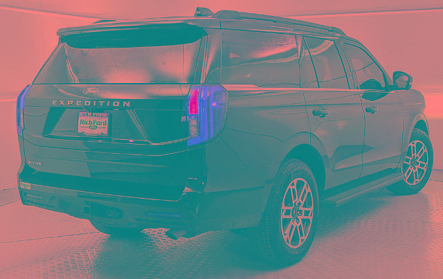 Certified 2025 Ford Expedition Active AWD/4WD image 3
