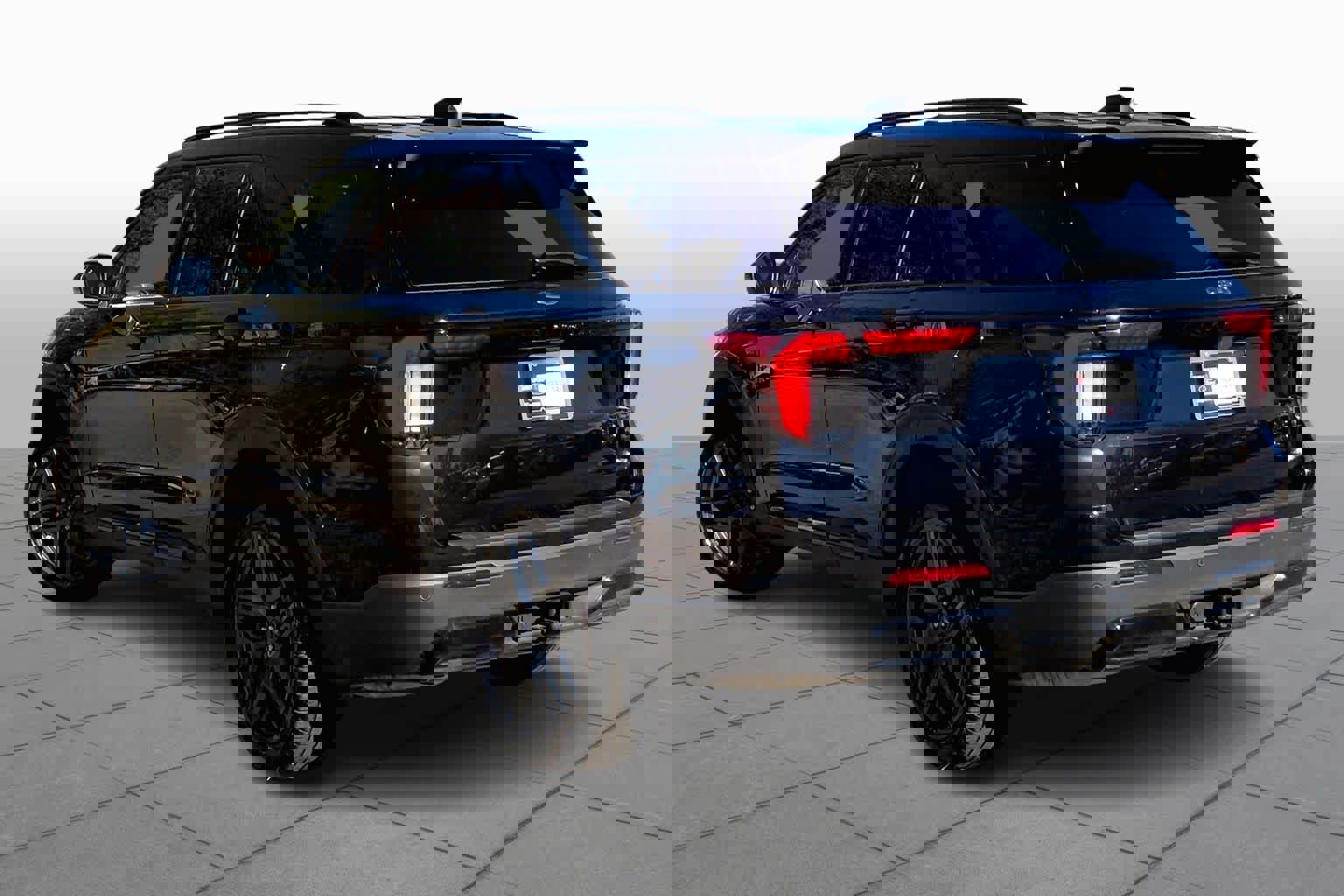 Certified 2025 Ford Explorer ST-Line w/ ST-Line Street Pack image 2