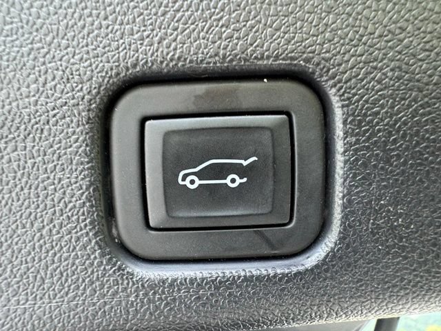 Used 2025 Chevrolet Traverse Z71 AWD/4WD image 9