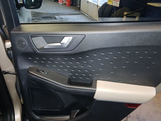 Certified 2020 Ford Escape Titanium AWD/4WD image 41