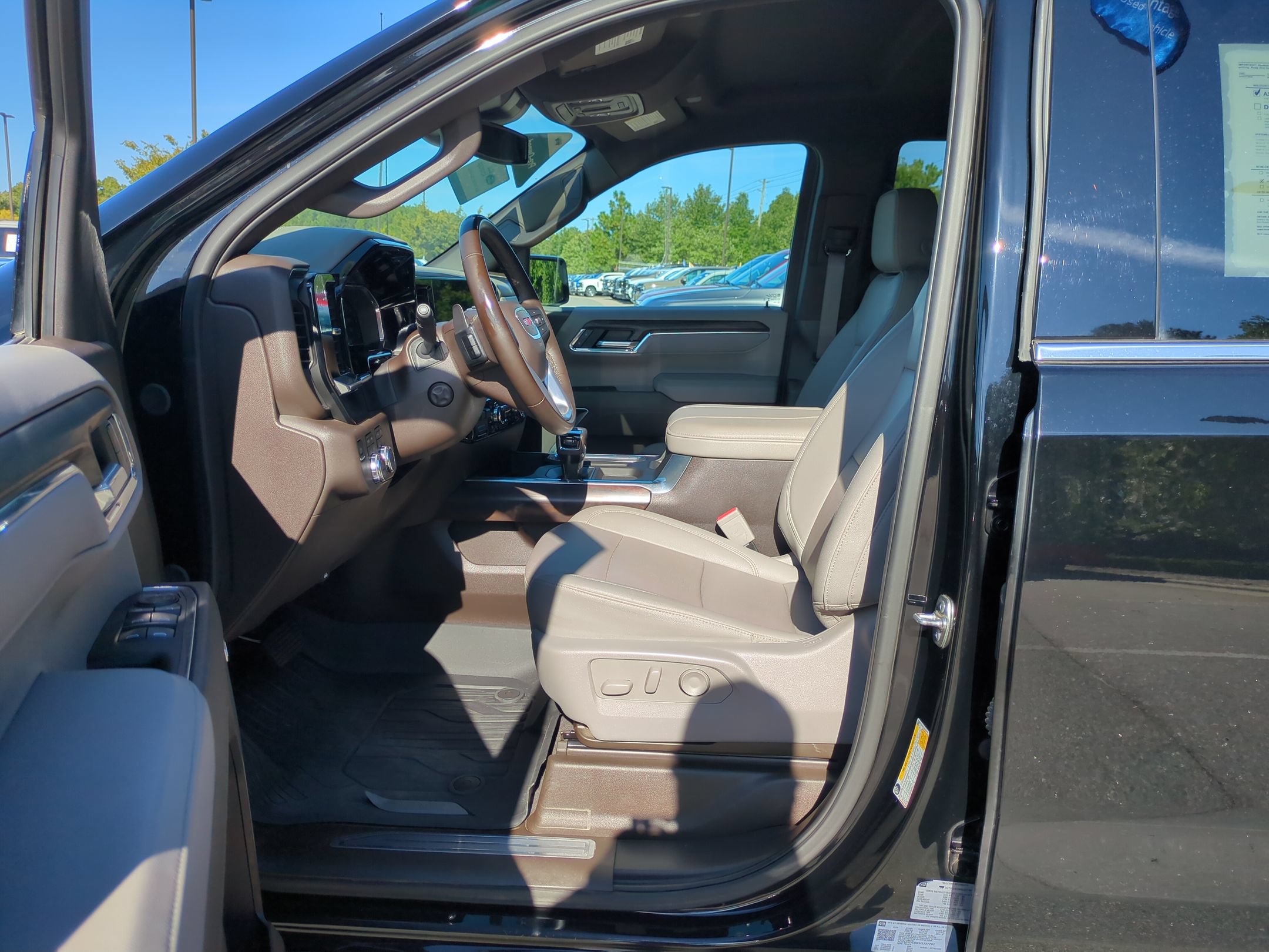 Used 2025 GMC Sierra 1500 SLT w/ SLT Premium Plus Package AWD/4WD image 13