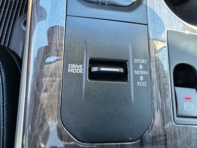 Used 2023 Toyota Highlander Platinum FWD image 26