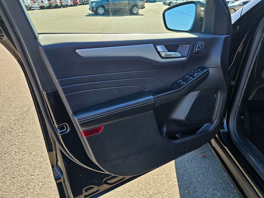 Certified 2025 Ford Escape Platinum AWD/4WD image 16