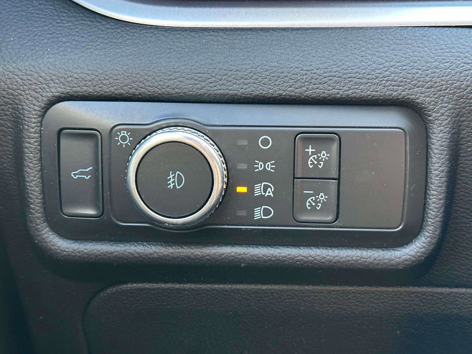 Certified 2022 Ford Explorer XLT w/ Equipment Group 202A image 21