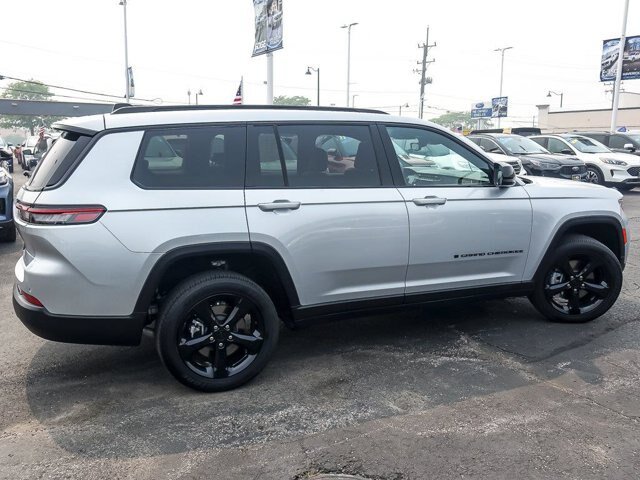 Used 2024 Jeep Grand Cherokee L Altitude AWD/4WD image 11