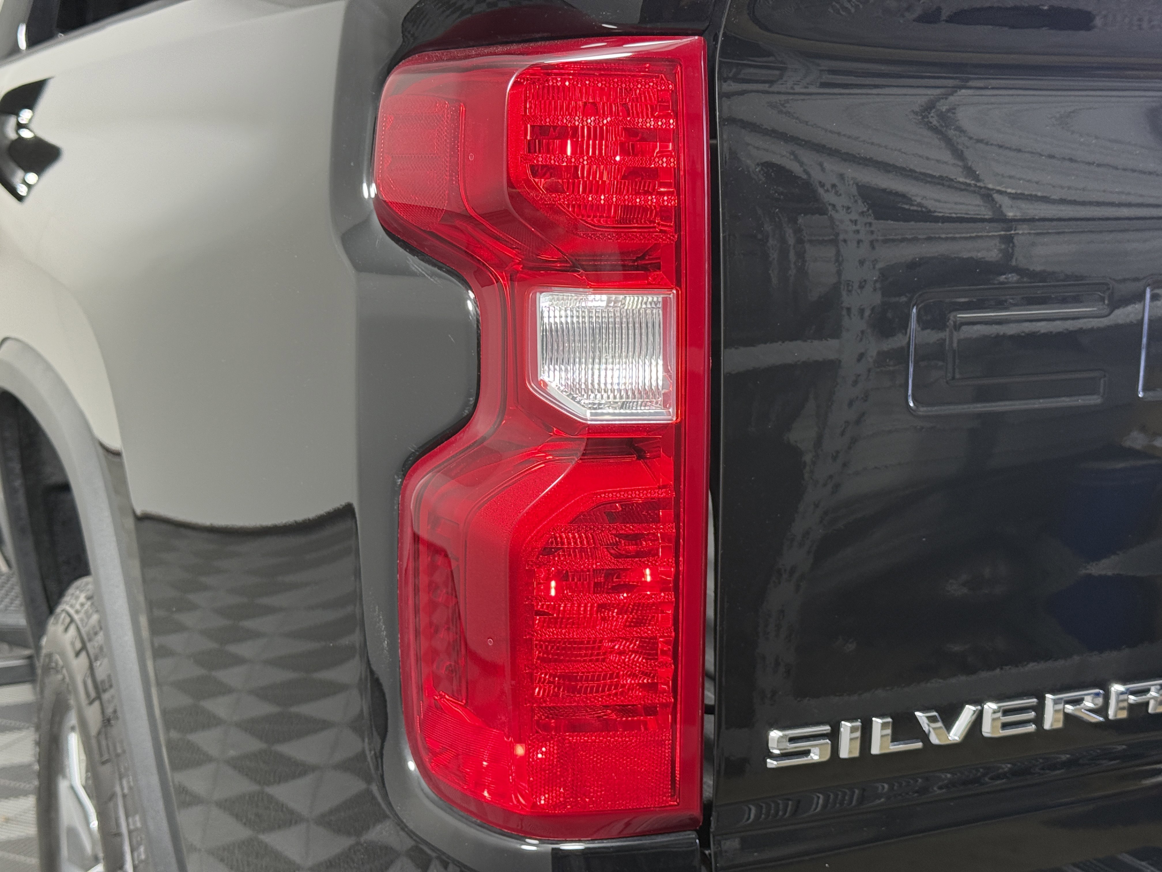 Used 2025 Chevrolet Silverado 2500 Custom w/ Custom Value Package AWD/4WD image 8