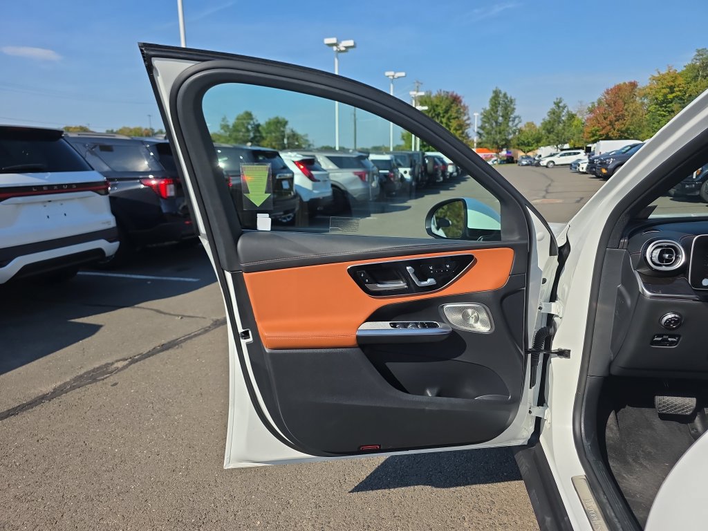 Used 2025 Mercedes-Benz GLC 300 4MATIC image 19