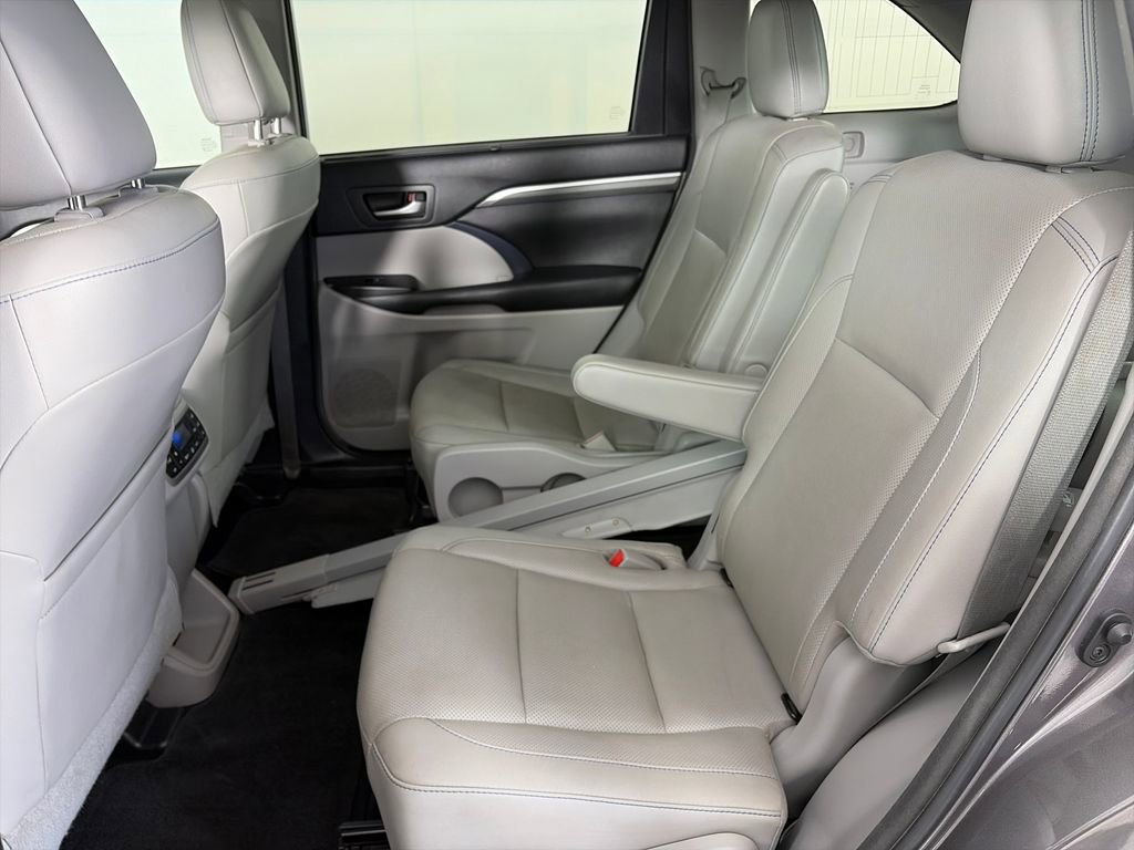 Used 2018 Toyota Highlander Limited Platinum image 13