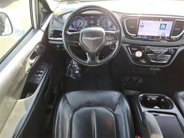 Used 2021 Chrysler Pacifica Touring-L w/ Uconnect Theater Family Group image 11