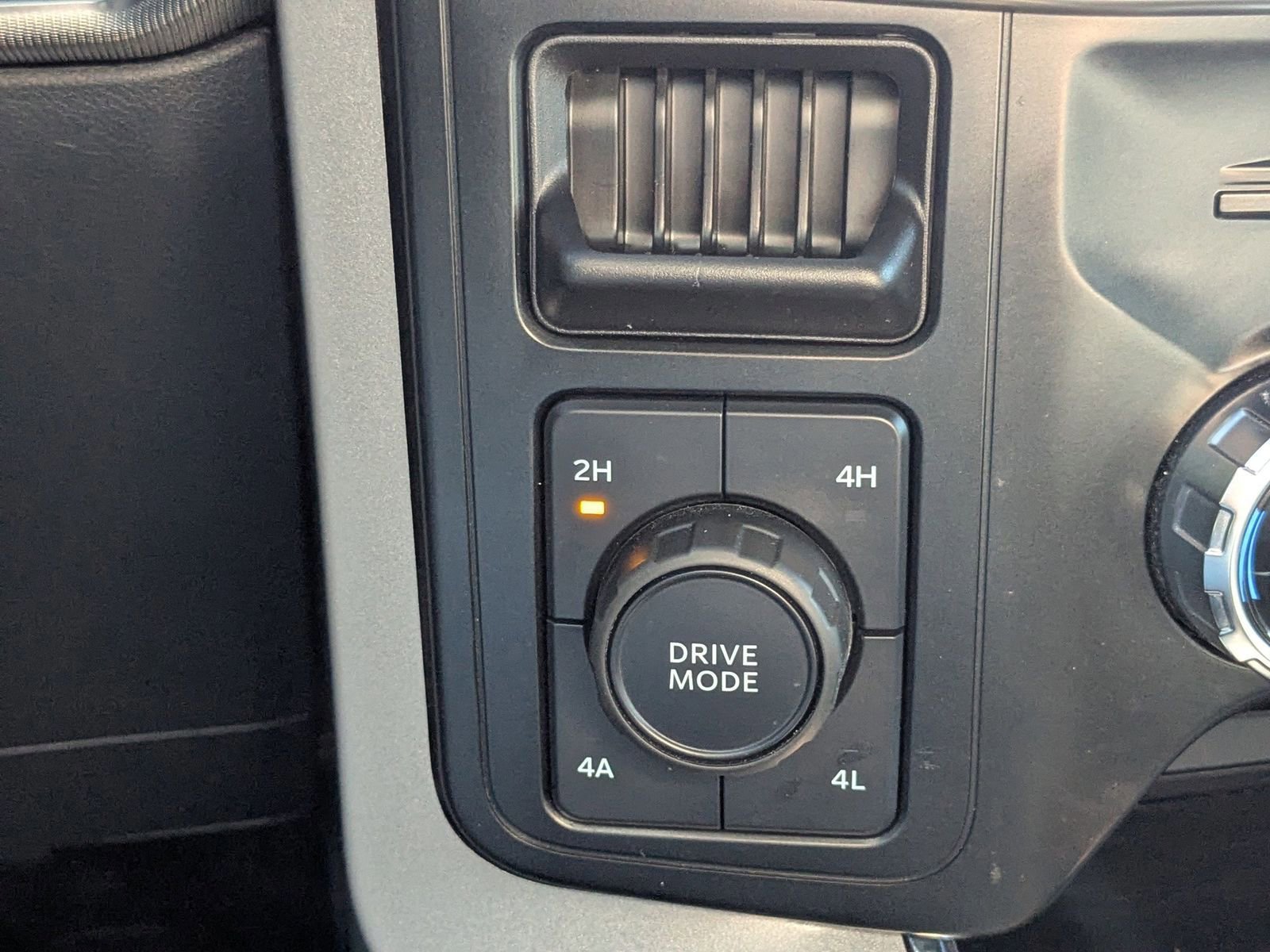 Certified 2024 Ford F150 Lariat w/ Equipment Group 502A High image 26