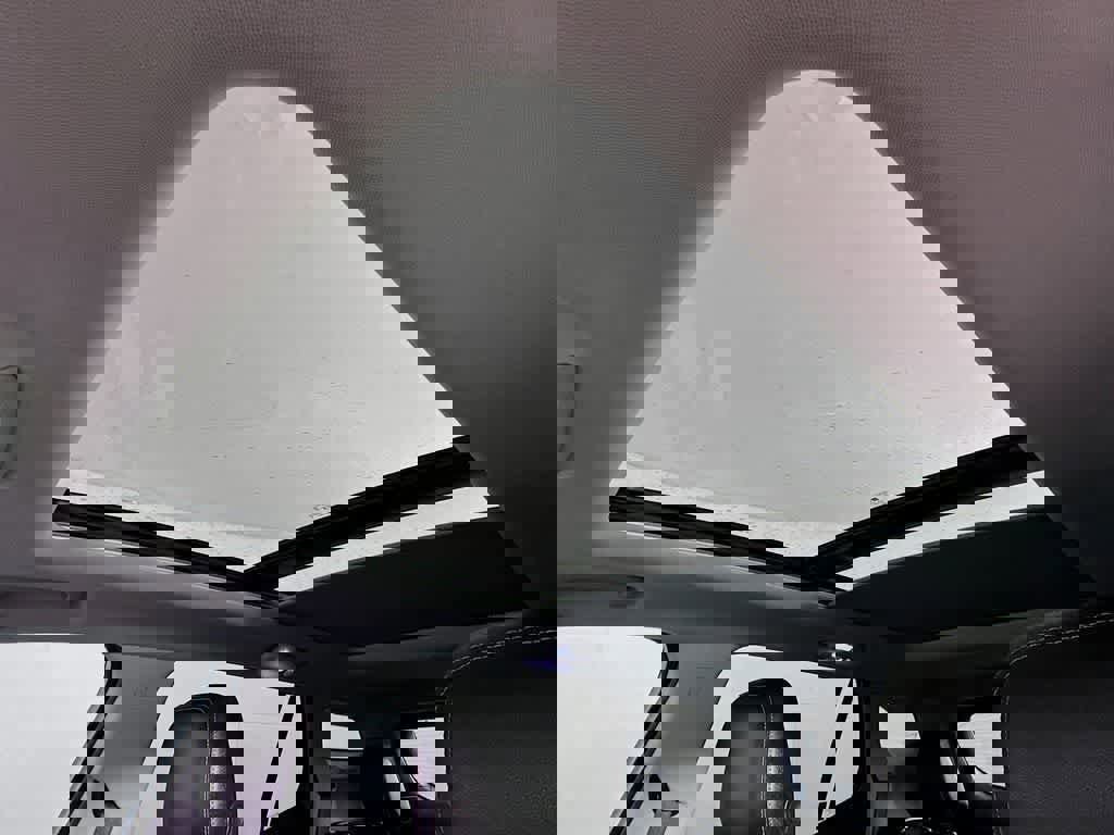 Used 2024 GMC Terrain SLT image 32