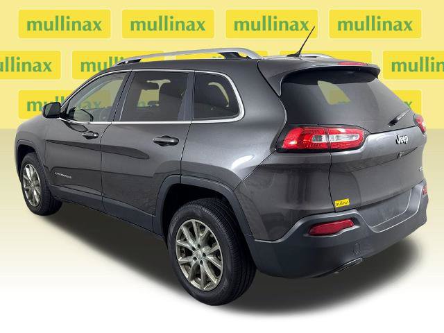 Used 2017 Jeep Cherokee Latitude w/ Cold Weather Group FWD image 11