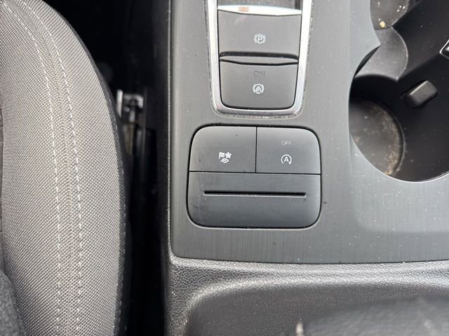 Certified 2020 Ford Escape SE image 28