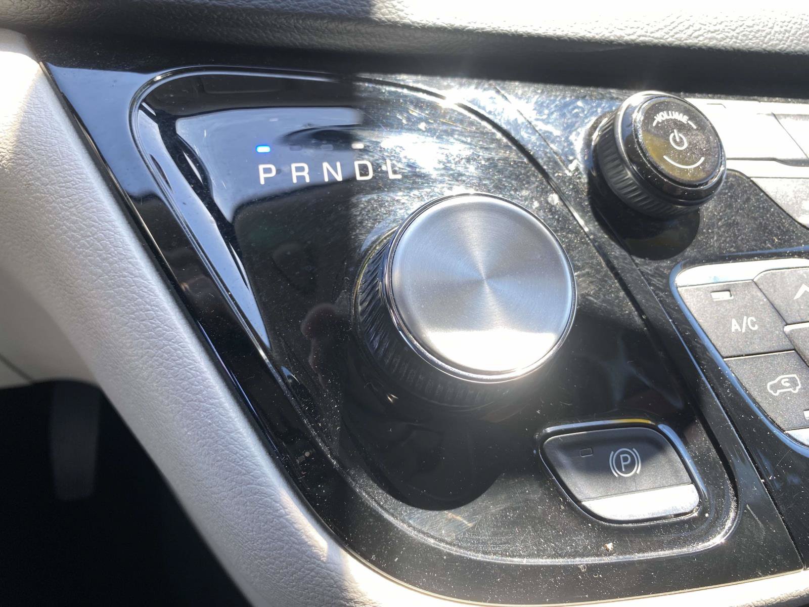 Used 2022 Chrysler Voyager LX FWD image 25