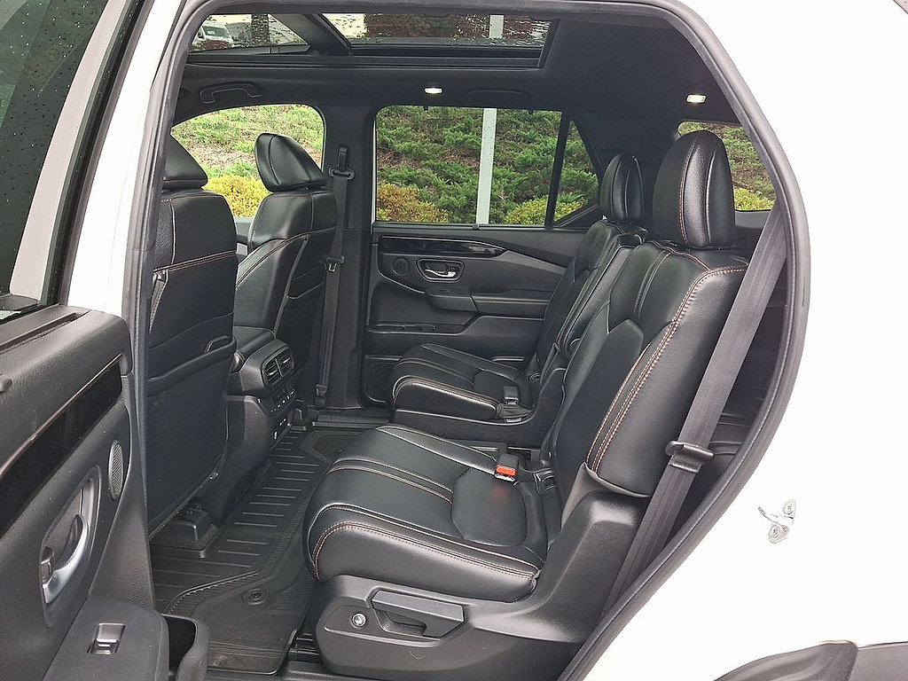 Used 2025 Honda Pilot TrailSport image 20