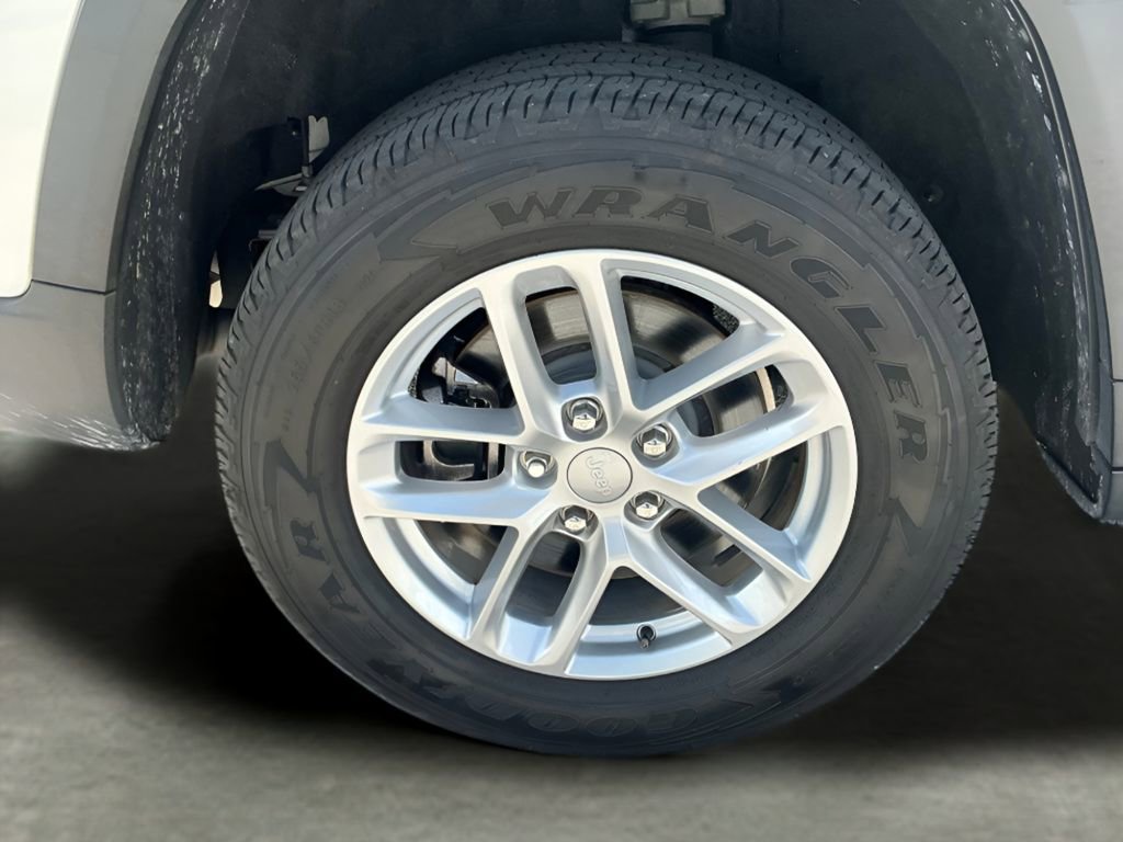 Used 2021 Jeep Grand Cherokee L Laredo w/ Luxury Tech Group I image 32