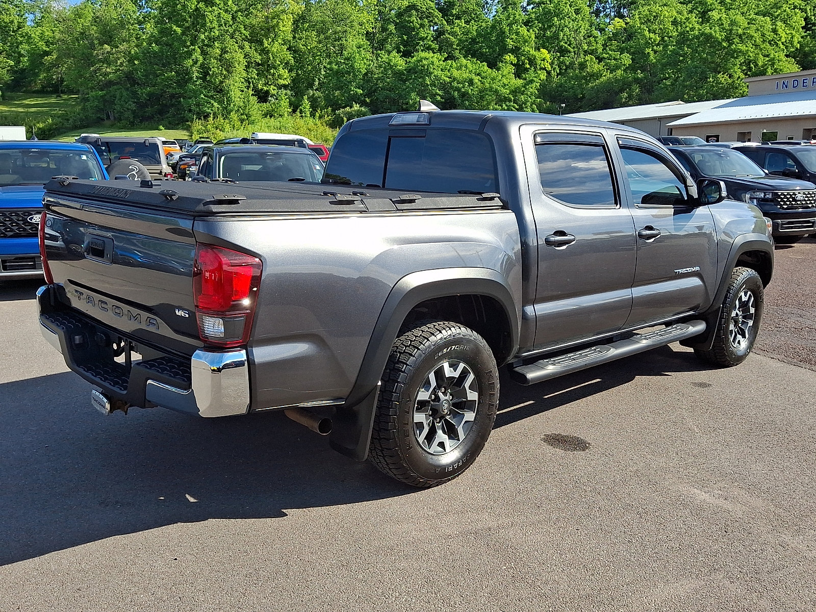 Used 2018 Toyota Tacoma TRD Off-Road AWD/4WD image 11