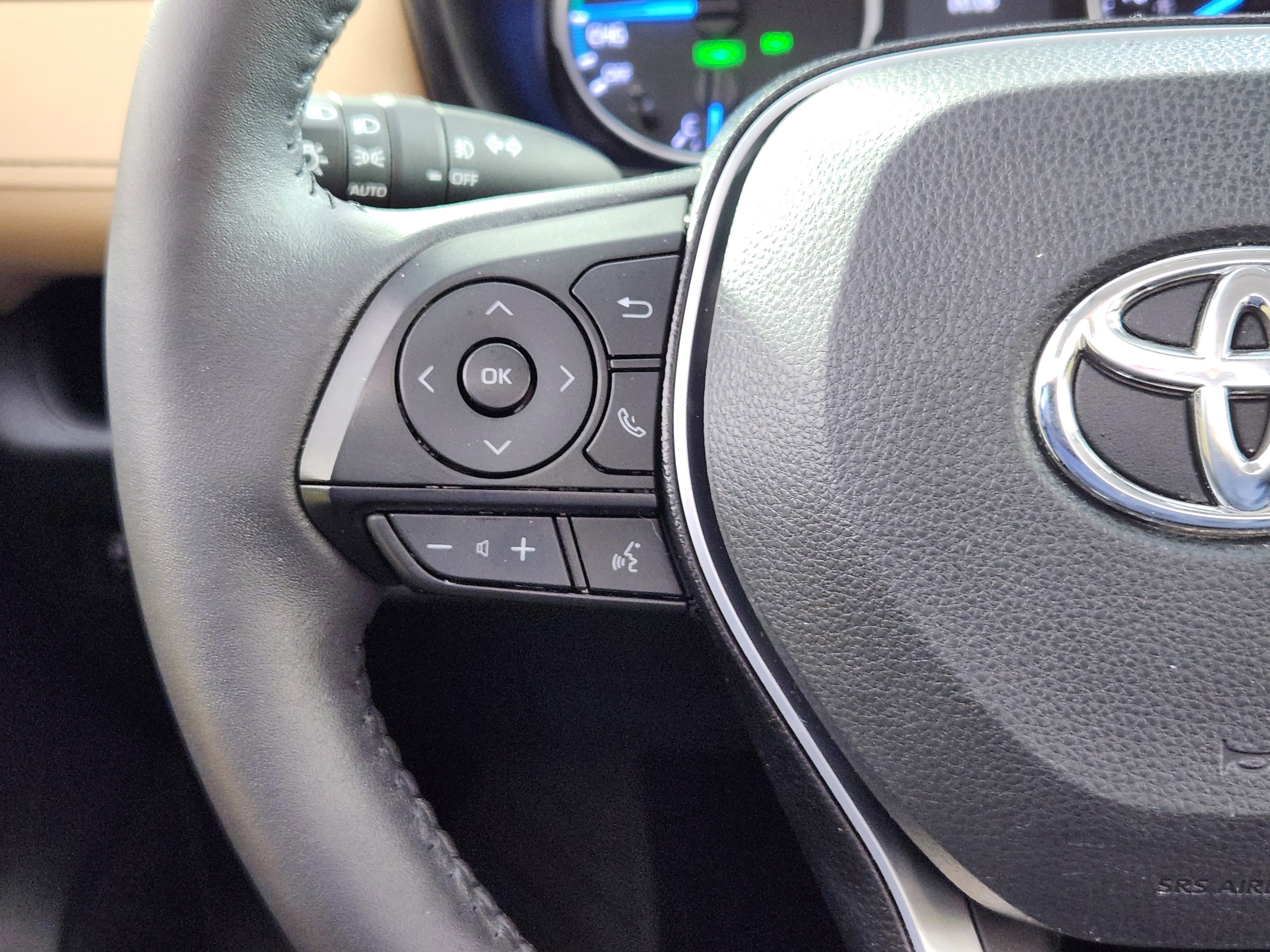 Used 2020 Toyota RAV4 XLE image 18