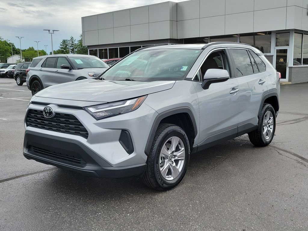 Used 2025 Toyota RAV4 XLE w/ Convenience Package AWD/4WD image 8