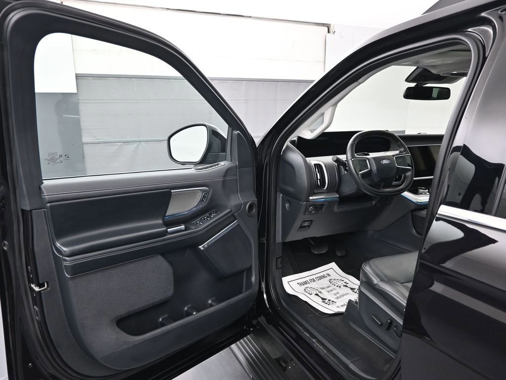 Certified 2025 Ford Expedition Max Platinum image 36