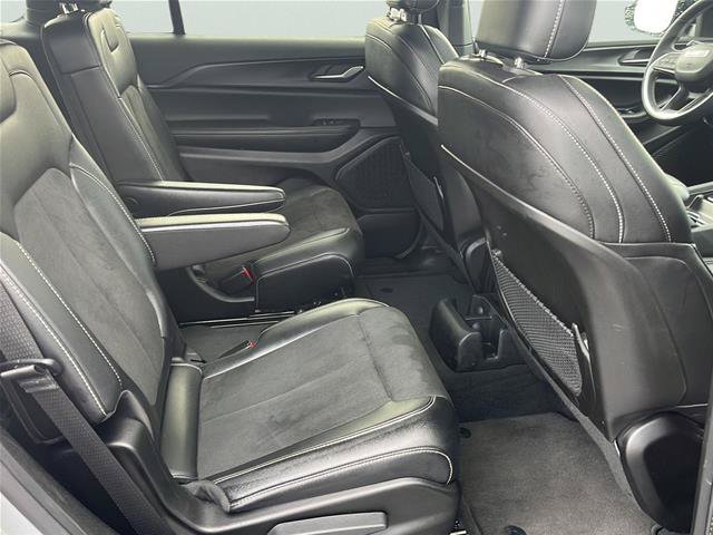 Used 2025 Jeep Grand Cherokee L Altitude AWD/4WD image 16