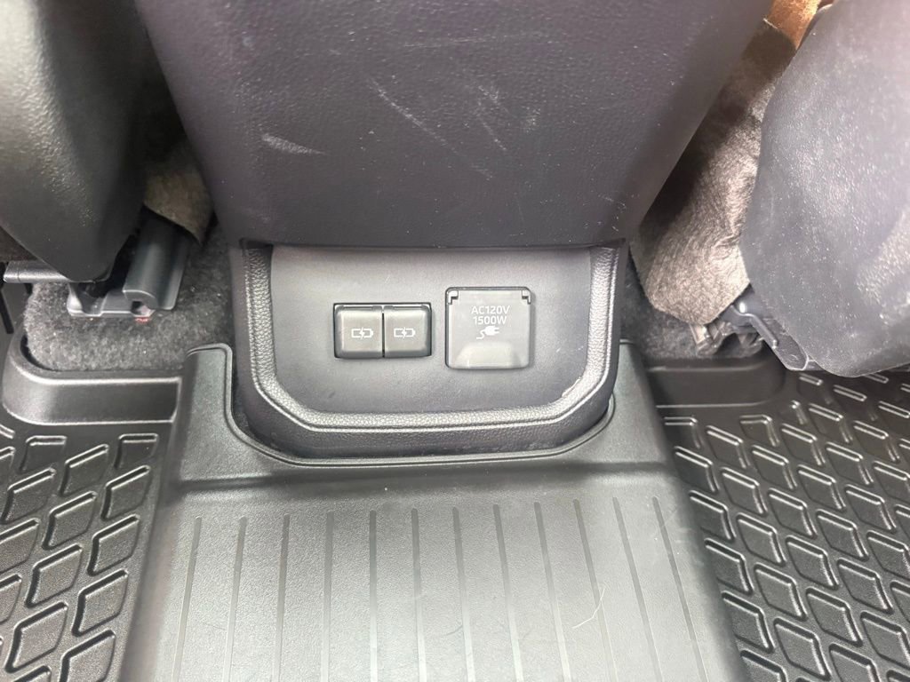 Used 2025 Toyota Highlander Platinum AWD/4WD image 35