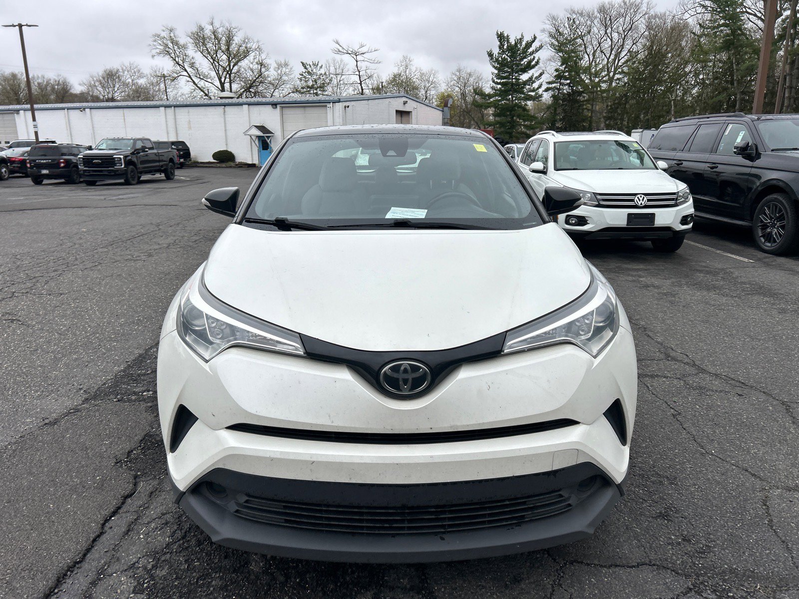 Used 2019 Toyota C-HR XLE image 2