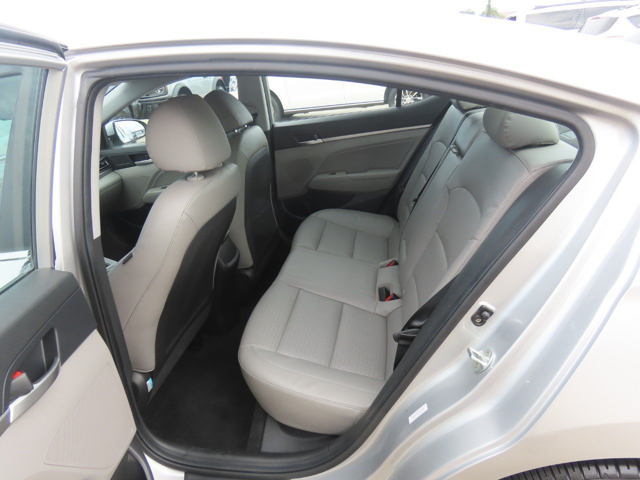 Used 2020 Hyundai Elantra Limited w/ Ultimate Package 03 FWD image 18