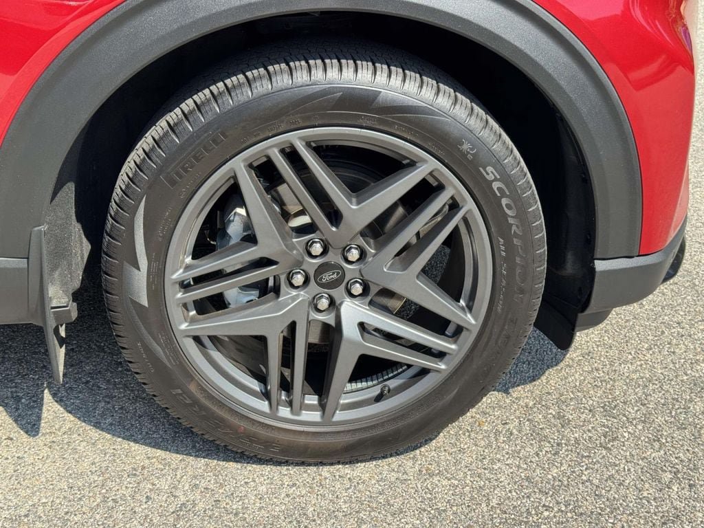 Certified 2025 Ford Explorer ST-Line RWD image 28