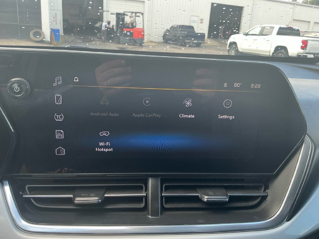 Used 2024 Chevrolet Trax LT w/ Sunroof Package FWD image 26