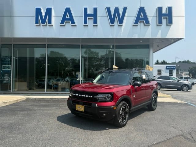 Certified 2025 Ford Bronco Sport Outer Banks w/ Outer Banks Tech Package+ AWD/4WD image 2