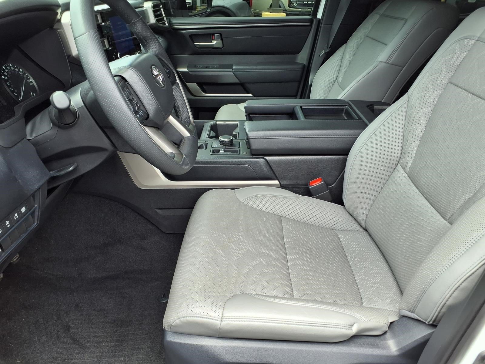 Used 2025 Toyota Tundra SR5 w/ SR5 Premium Package AWD/4WD image 13