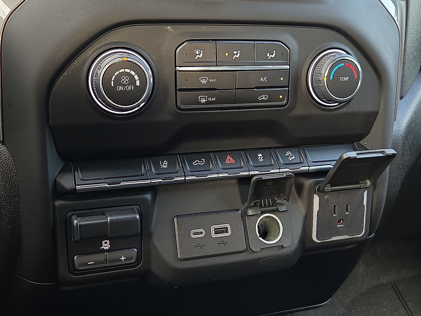 Used 2024 Chevrolet Silverado 2500 Custom w/ Custom Convenience Package AWD/4WD image 17