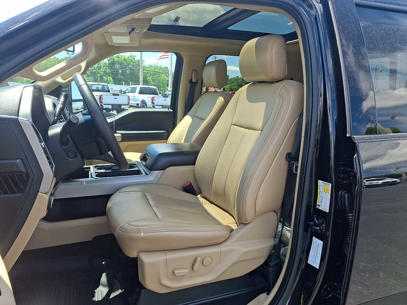 Certified 2020 Ford F350 Lariat w/ Lariat Ultimate Package AWD/4WD image 14