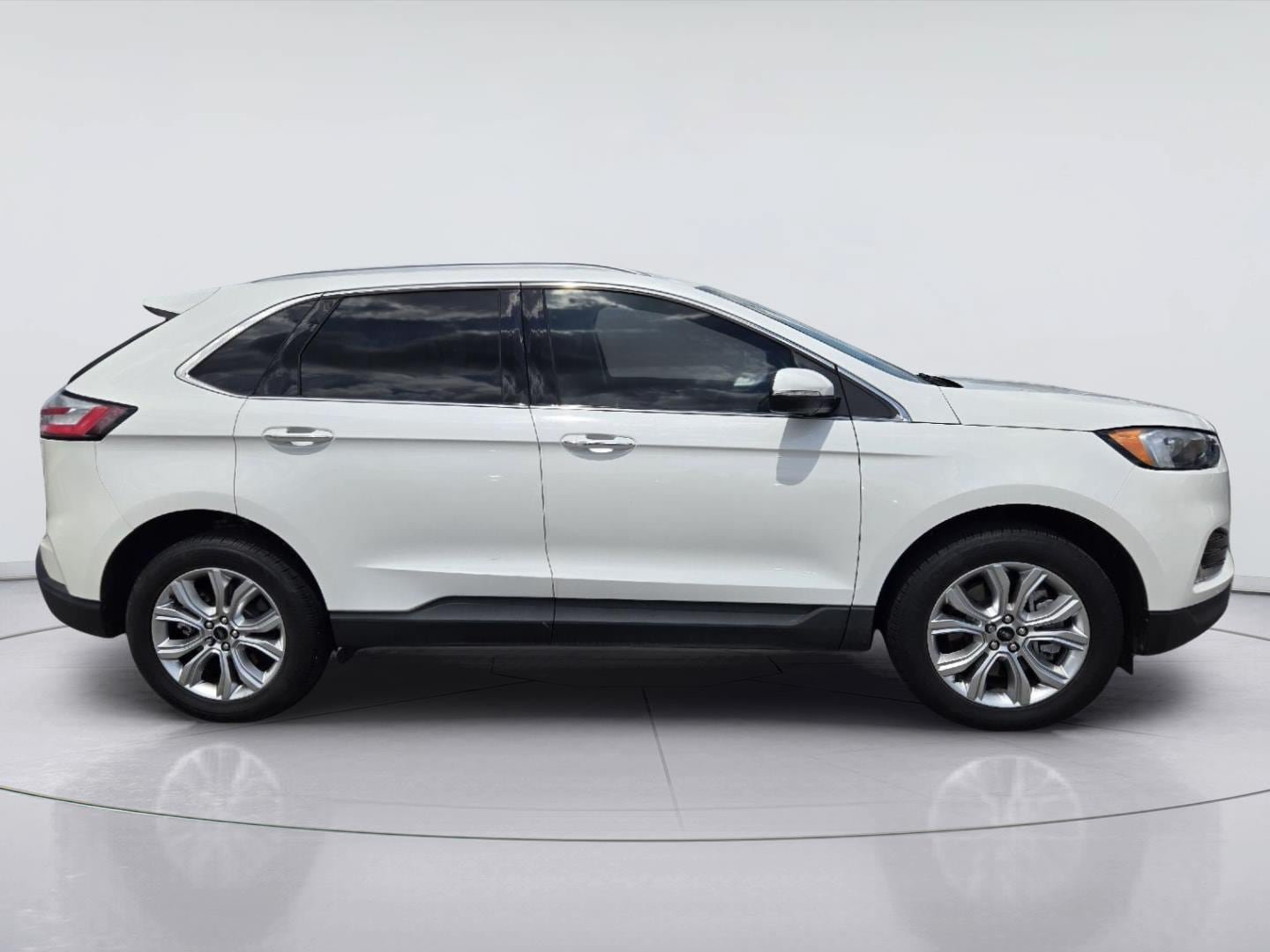 Certified 2023 Ford Edge Titanium AWD/4WD image 4