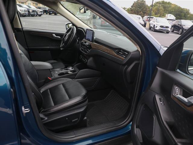 Certified 2020 Ford Escape Titanium w/ Titanium Premium Package 2.0 AWD/4WD image 27