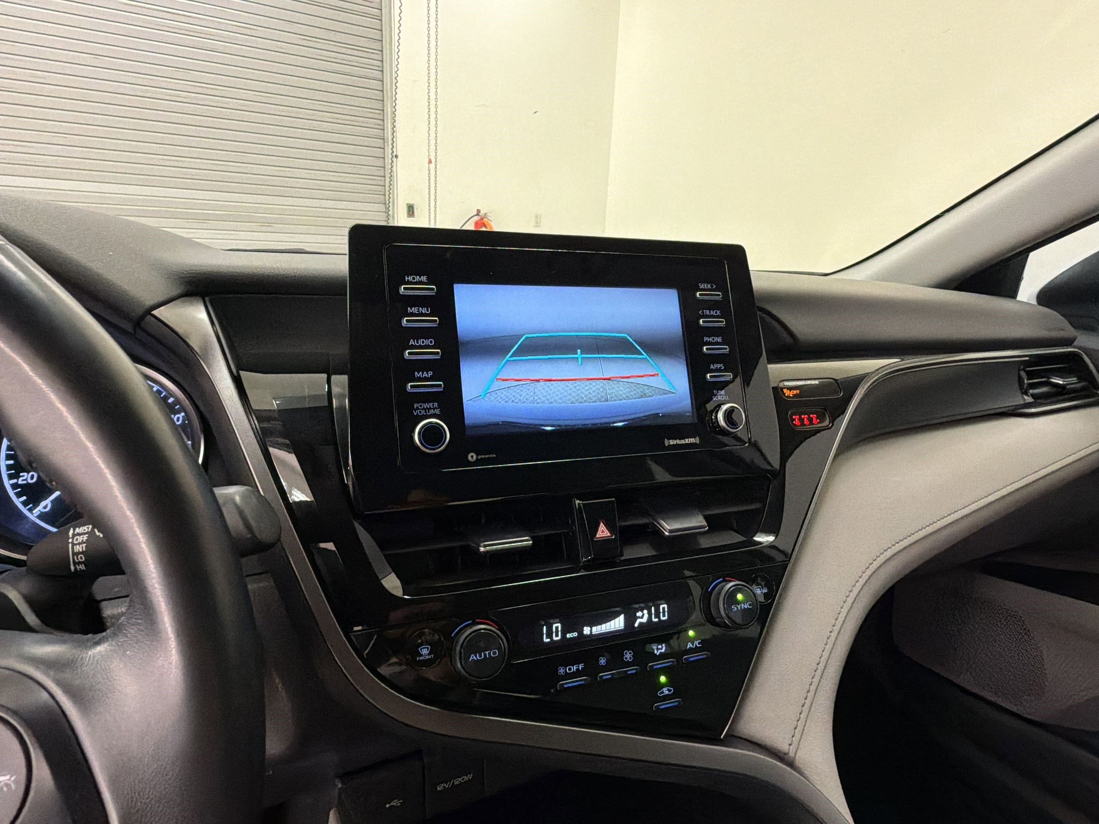 Used 2022 Toyota Camry SE FWD image 25